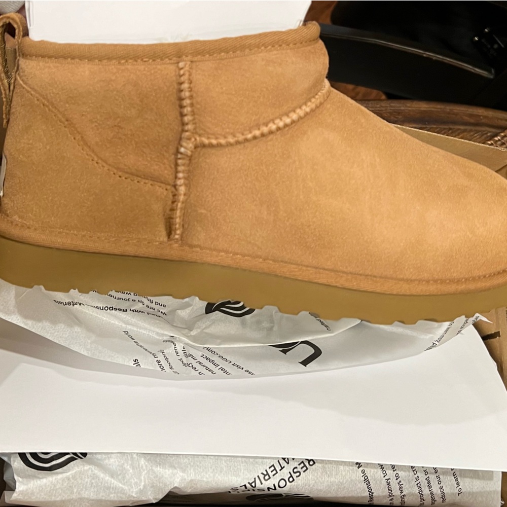 Ugg mini brand new - I bought them too big